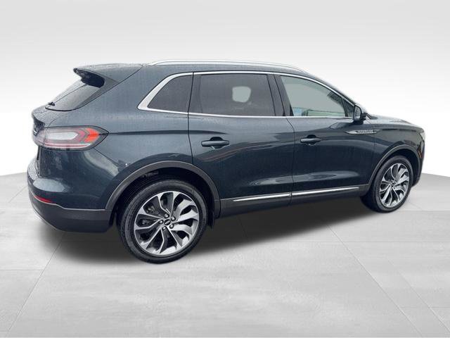 Used 2023 Lincoln Nautilus Reserve AWD/4WD image 3