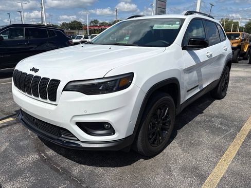 Used 2023 Jeep Cherokee Altitude Lux AWD/4WD image 2