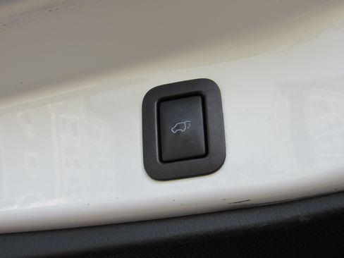 Used 2017 Toyota Highlander XLE w/ Carpet Mat Package AWD/4WD image 46