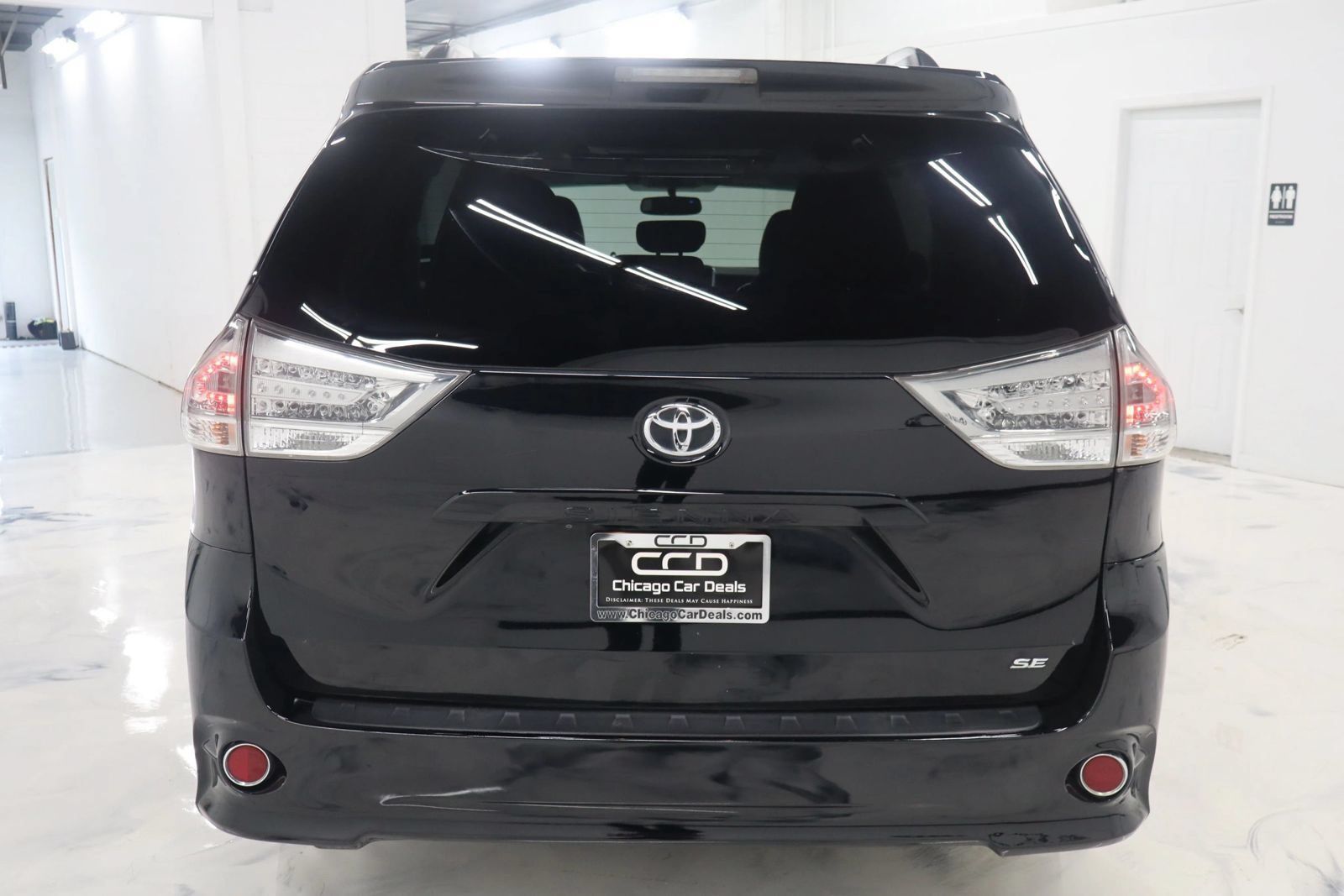 Used 2017 Toyota Sienna SE Premium FWD image 7