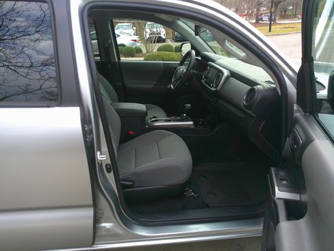 Used 2023 Toyota Tacoma SR5 w/ Technology Package image 33