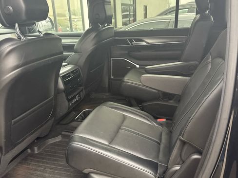 Used 2022 Jeep Wagoneer Series III image 5