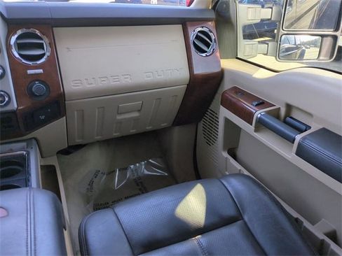 Used 2015 Ford F450 King Ranch w/ King Ranch Chrome Package image 17