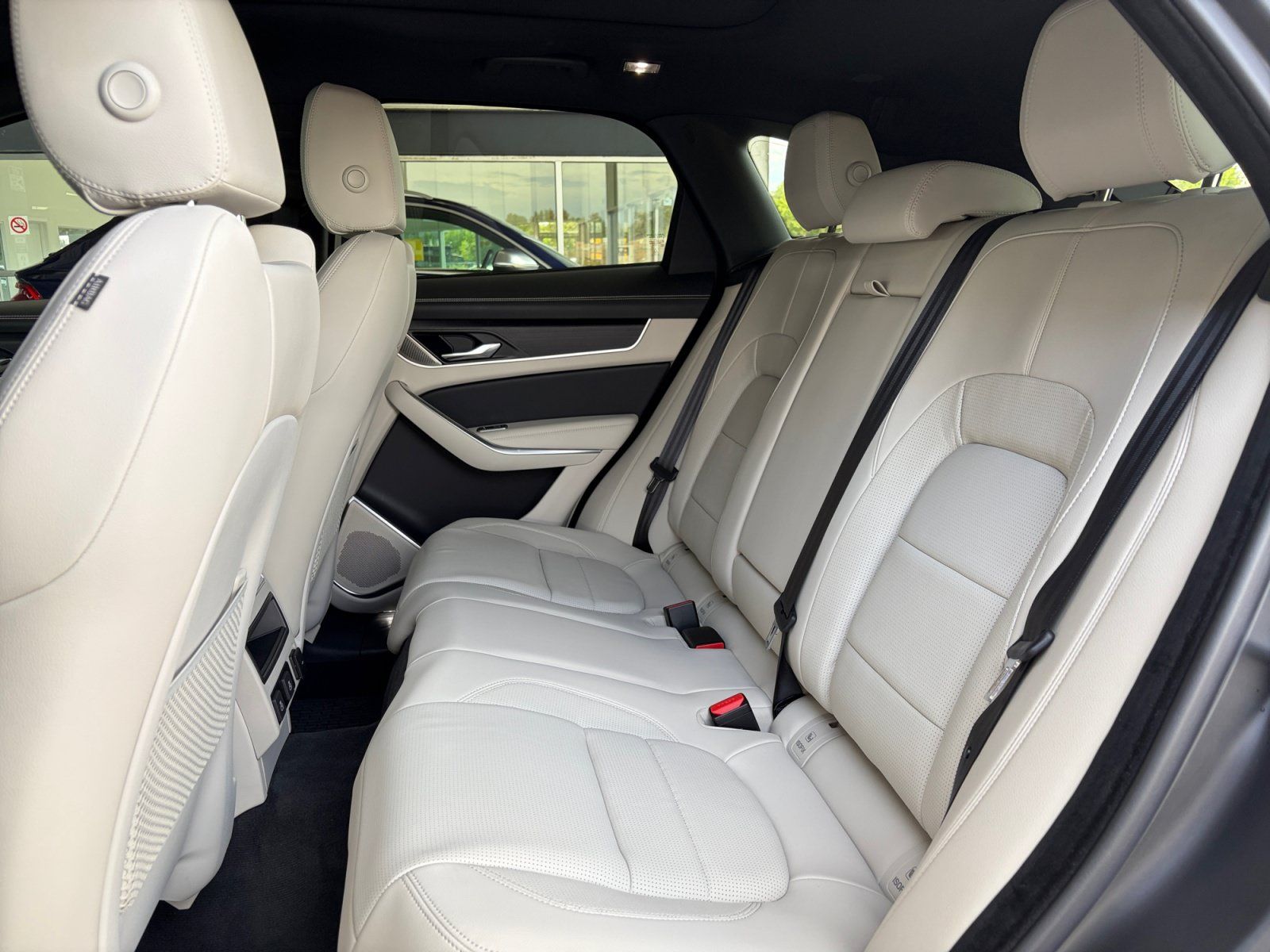 Used 2026 Jaguar F-PACE R-Dynamic S AWD/4WD image 17