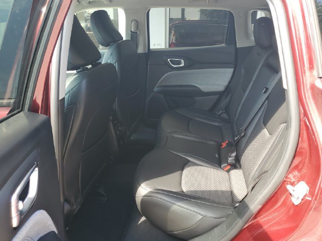 Used 2022 Jeep Compass Latitude w/ Convenience Group AWD/4WD image 29