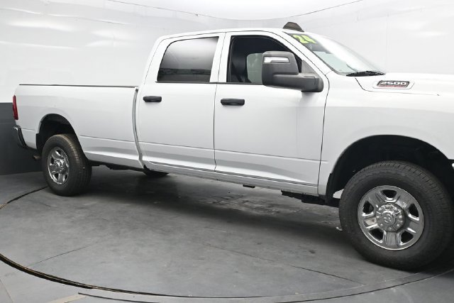 Used 2024 RAM 2500 Tradesman w/ Chrome Appearance Group AWD/4WD image 8