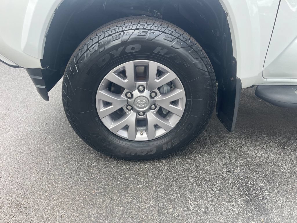 Used 2017 Toyota Tacoma SR5 w/ Tow Package RWD image 10