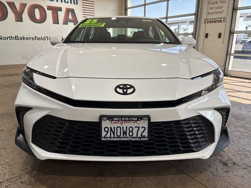 Used 2025 Toyota Camry SE w/ Convenience Package FWD image 5
