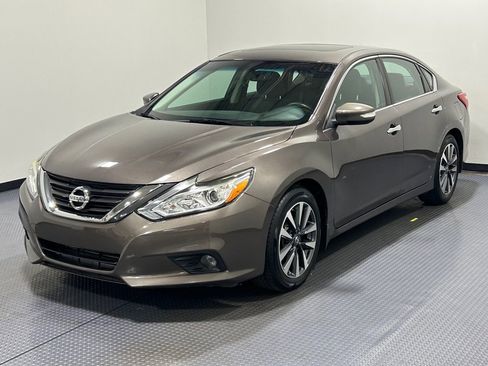 Used 2016 Nissan Altima 2.5 SV w/ Convenience Package image 1