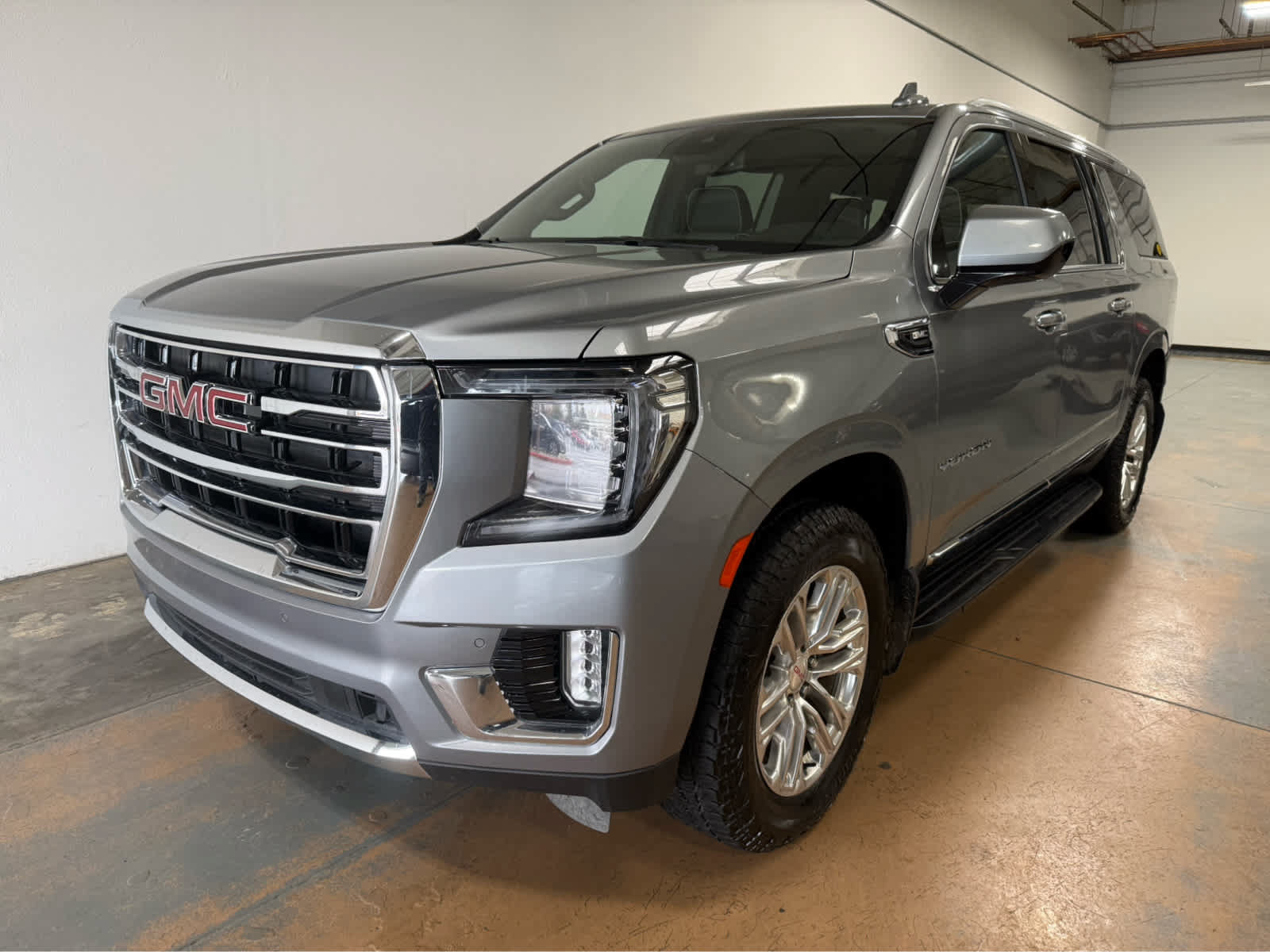 Used 2023 GMC Yukon XL SLT AWD/4WD image 1