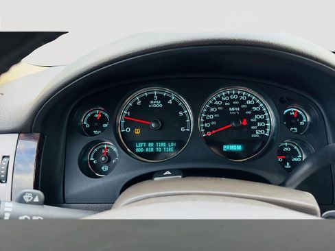 Used 2013 GMC Yukon Denali image 17