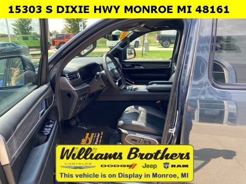 Used 2024 Jeep Wagoneer Series II w/ Flexible Seating Group image 9