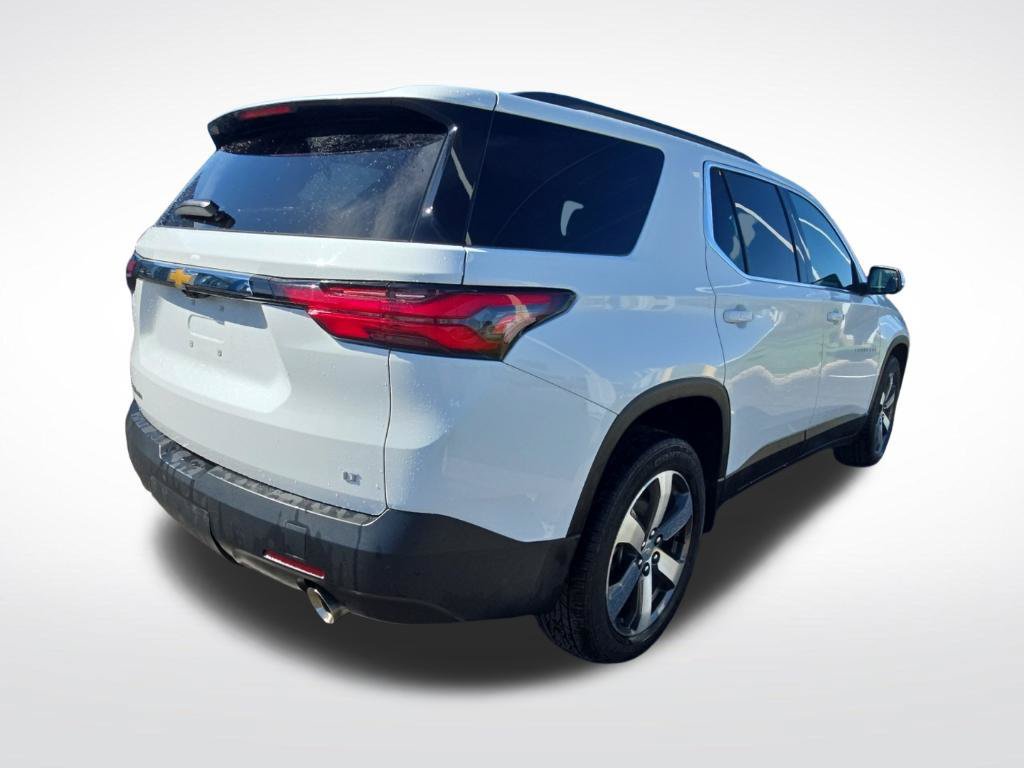 Used 2023 Chevrolet Traverse LT w/ LT Premium Package AWD/4WD image 3