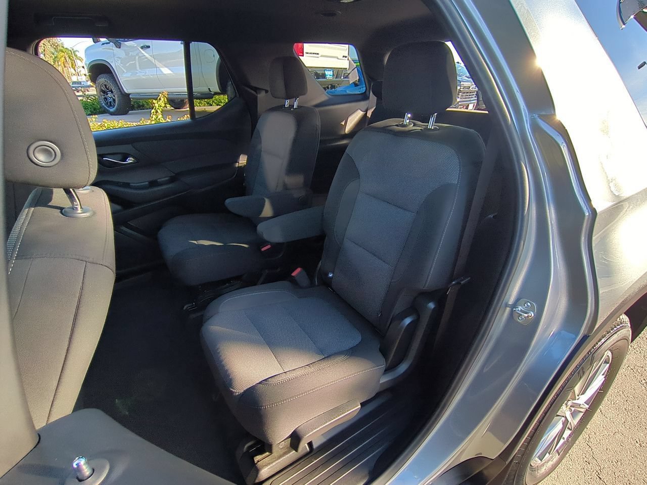 Used 2023 Chevrolet Traverse LT FWD image 23