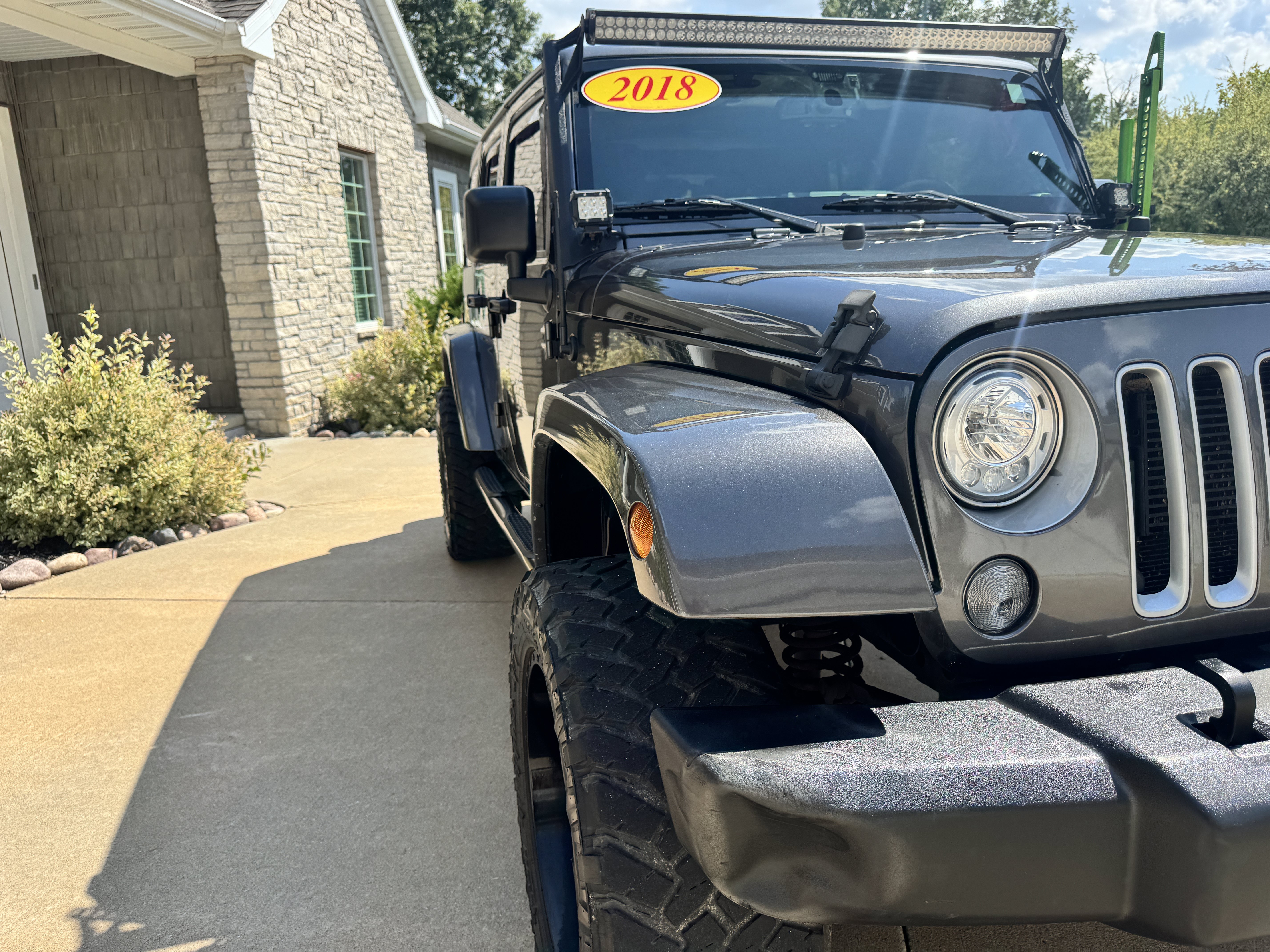 Used 2018 Jeep Wrangler Unlimited Sahara w/ Connectivity Group AWD/4WD image 34