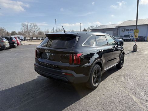 Used 2022 Kia Sorento LX image 8