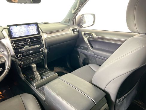 Used 2022 Lexus GX 460 Premium w/ Accessory Package image 23