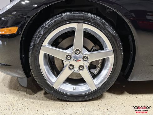 Used 2005 Chevrolet Corvette Convertible w/ Preferred Equipment Group RWD image 35