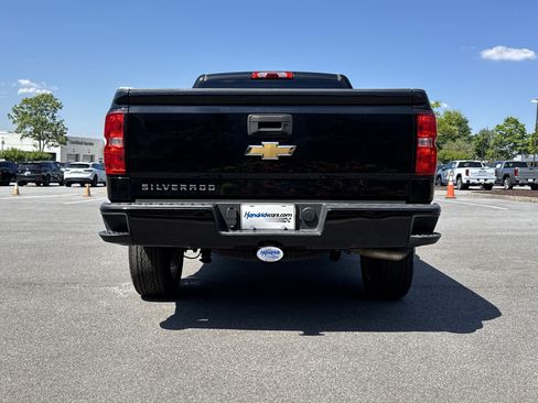 Used 2018 Chevrolet Silverado 1500 Custom w/ Custom Value Package AWD/4WD image 9