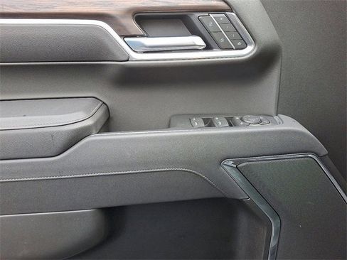Used 2025 GMC Sierra 1500 SLT image 12