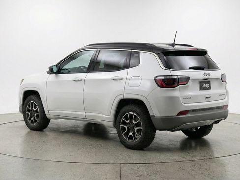 Used 2025 Jeep Compass Trailhawk AWD/4WD image 6