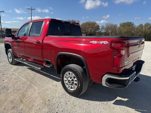 Used 2024 Chevrolet Silverado 2500 LT w/ Convenience Package image 4