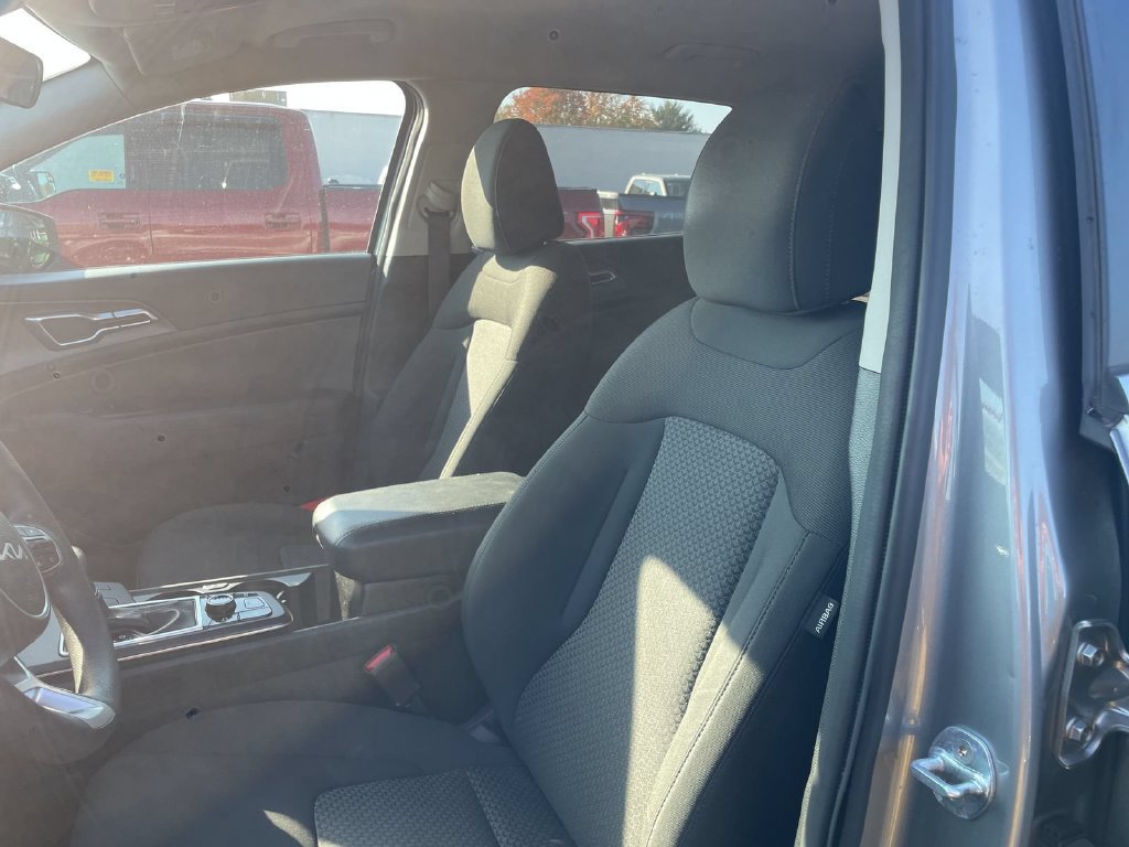 Used 2023 Kia Sportage LX AWD/4WD image 9