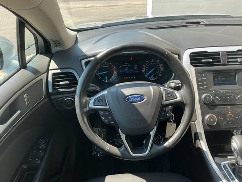 Used 2016 Ford Fusion SE w/ Equipment Group 201A FWD image 17