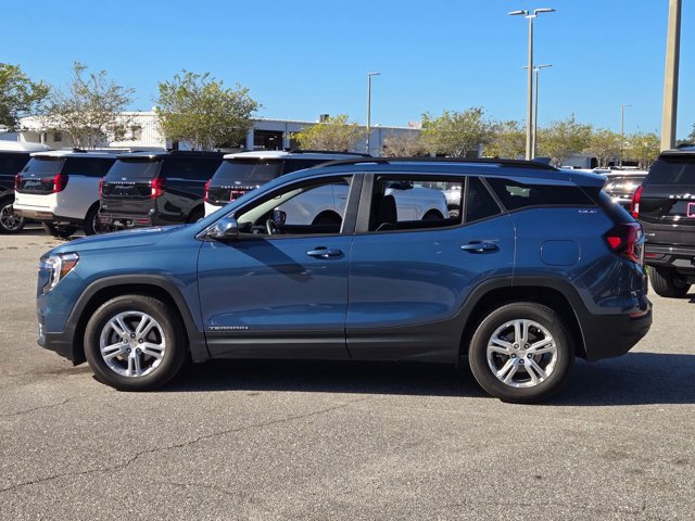 Used 2024 GMC Terrain SLE w/ Driver Convenience Package FWD image 8