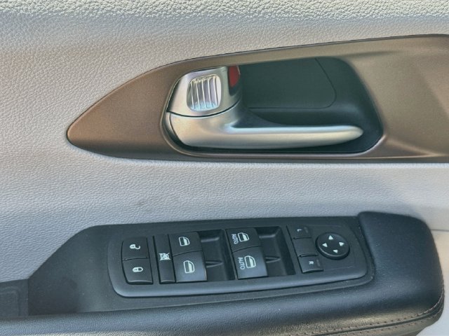 Used 2019 Chrysler Pacifica Touring-L FWD image 22