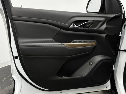 Used 2023 GMC Acadia SLE w/ Driver Convenience Package image 10