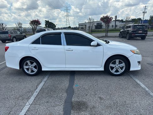 Used 2012 Toyota Camry SE image 1