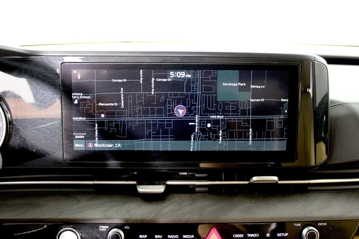 Used 2022 Kia Carnival EX FWD image 14