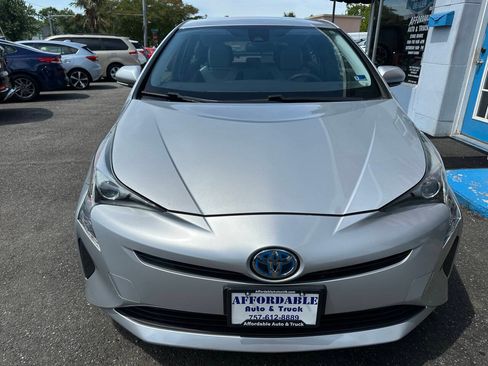 Used 2018 Toyota Prius One FWD image 9