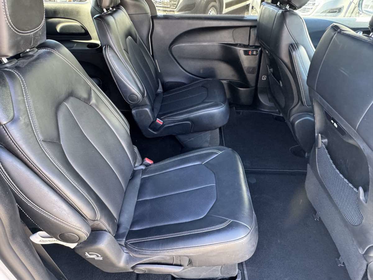 Used 2026 Chrysler Pacifica Select FWD image 17