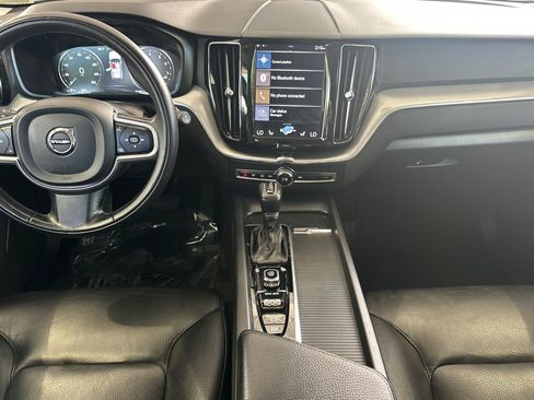 Used 2018 Volvo XC60 T6 Momentum w/ Convenience Package AWD/4WD image 16