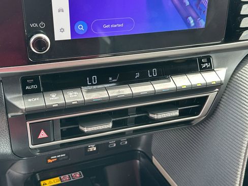 Used 2025 Toyota Camry SE image 18