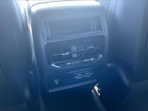 Used 2023 Jeep Grand Cherokee Altitude AWD/4WD image 10