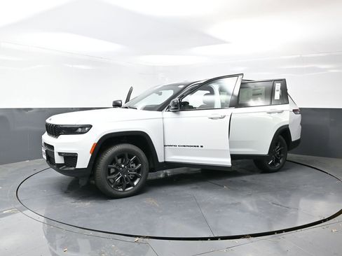 New 2025 Jeep Grand Cherokee L Limited w/ Trailer Tow Package image 54