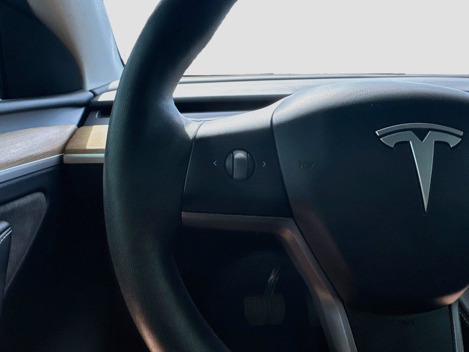 Used 2025 Tesla Model Y Long Range RWD image 36