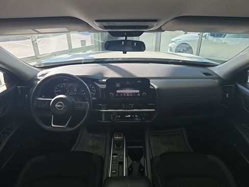 Used 2024 Nissan Pathfinder SV image 16