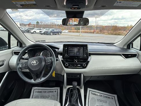 Used 2022 Toyota Corolla Cross L image 25