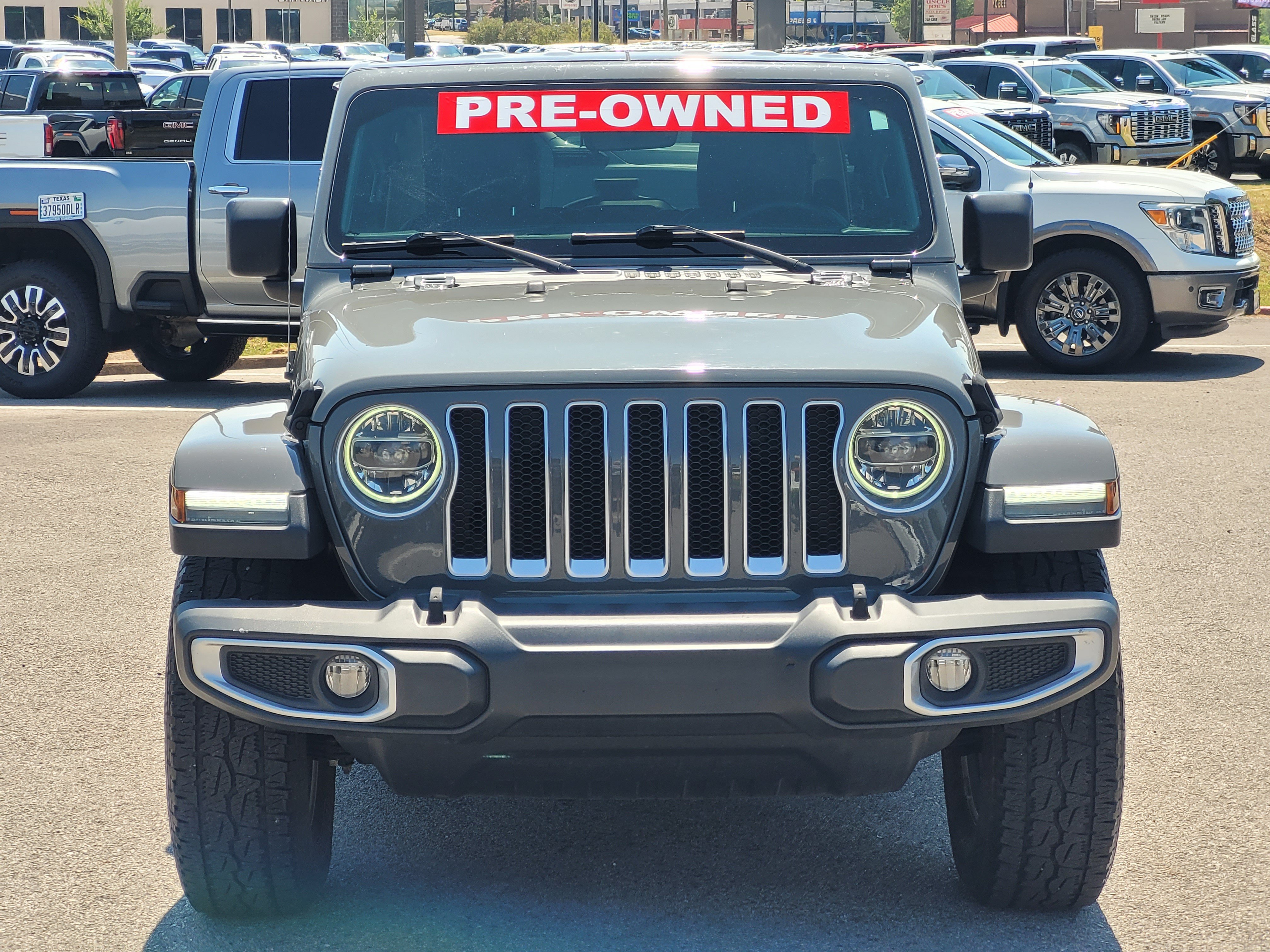Used 2018 Jeep Wrangler Unlimited Sahara AWD/4WD image 2