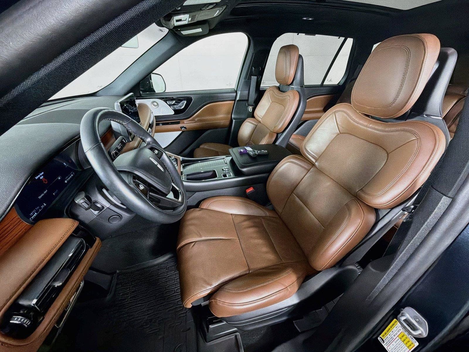 Used 2023 Lincoln Aviator Reserve w/ Equipment Group 201A AWD/4WD image 2