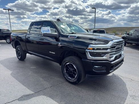 Used 2026 RAM 2500 Laramie AWD/4WD image 3