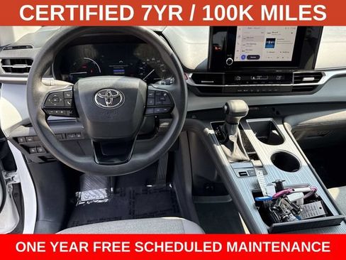 Used 2025 Toyota Sienna LE FWD image 17