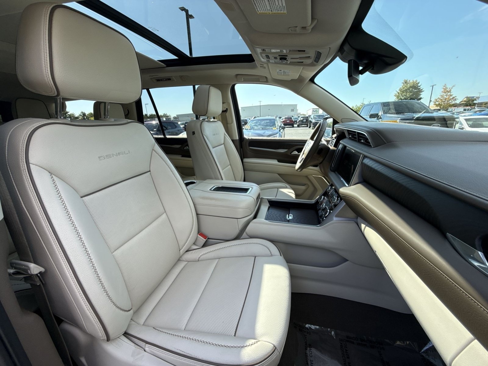 Used 2023 GMC Yukon Denali AWD/4WD image 29