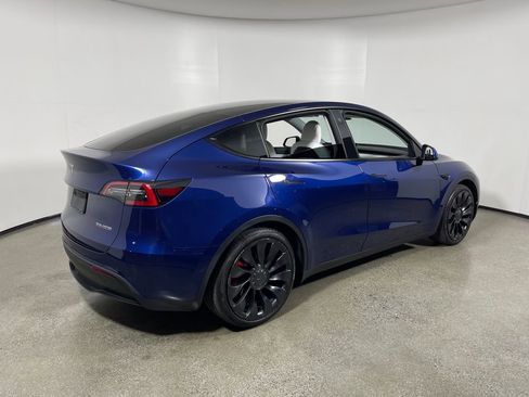 Used 2022 Tesla Model Y Performance AWD/4WD image 3