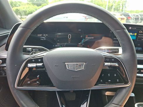 Used 2024 Cadillac Lyriq Luxury AWD/4WD image 16