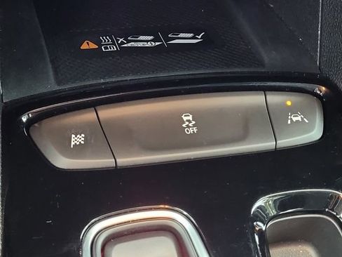 Used 2022 Chevrolet Bolt EUV LT w/ Convenience Package image 13